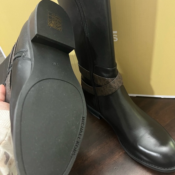 Michael kors boots size 7 - Picture 2 of 2